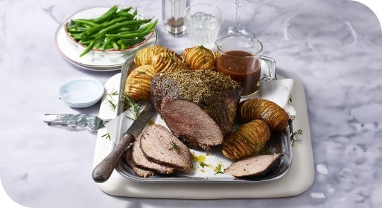 Rostbiff hasselback potatoes, sticky balsamic gravy