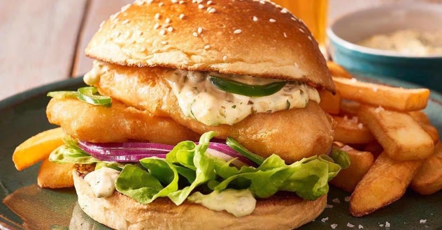 Crispy Fish Burger with Jalapeños Tartare Sauce