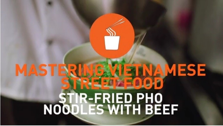 Stir fried pho noodles with beef
