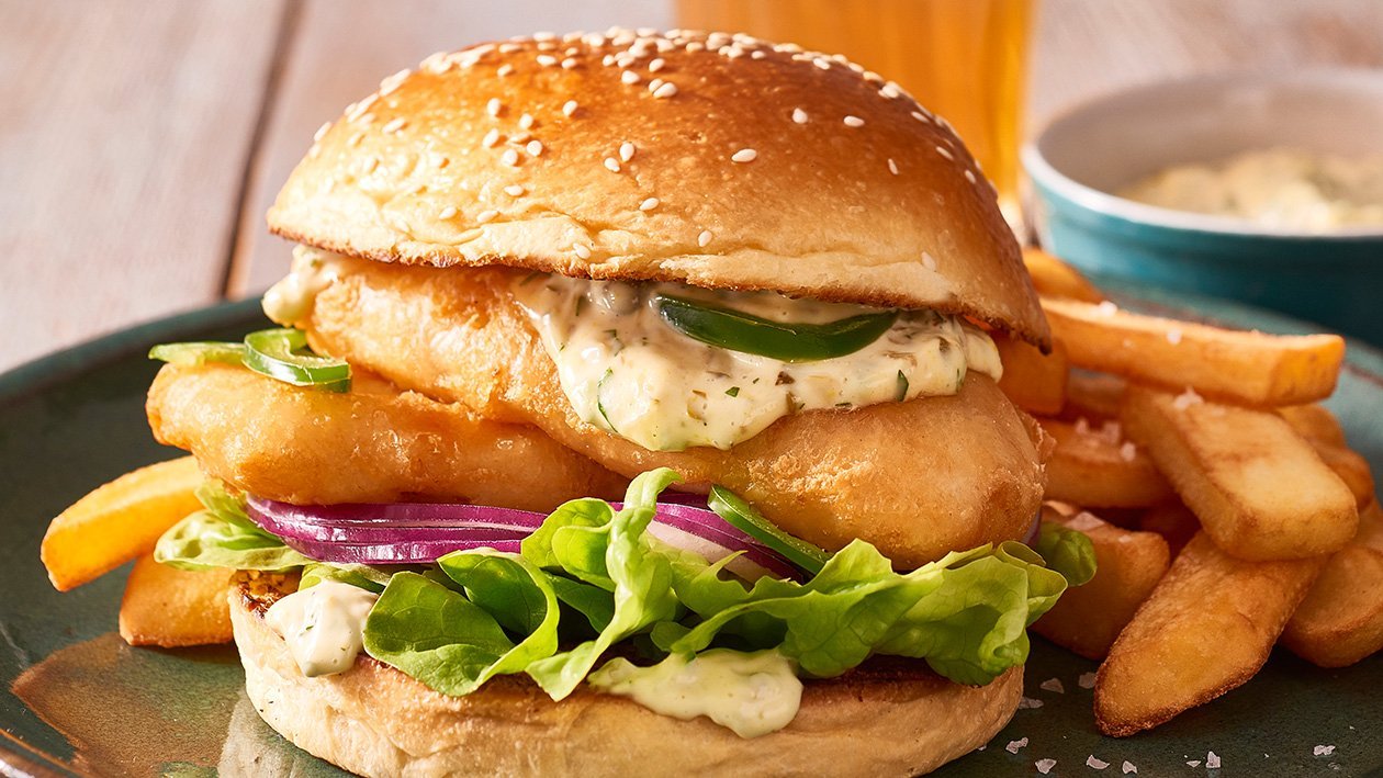 Crispy Fish Burger with Jalapeños Tartare Sauce – Recipe