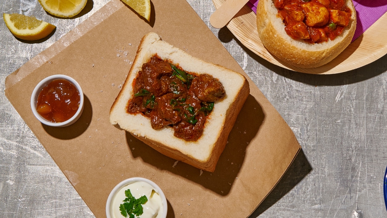Lamb Rogan Josh Bunny Chow – Recipe