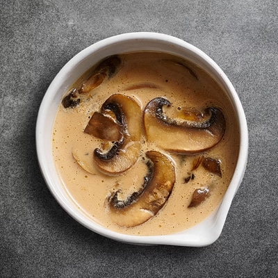 KNORR Rich Brown Gravy Gluten Free 6.5kg - Gluten-free and vegetarian, this trusted, versatile gravy with goes well with everything from steaks, pies and casseroles.