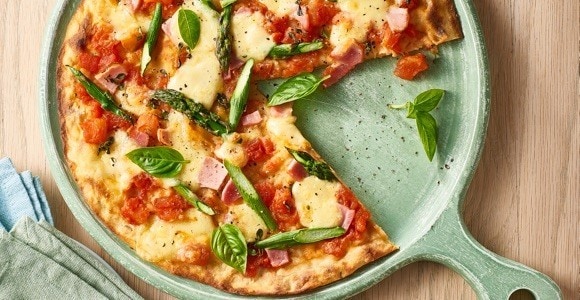 Potato & Cauliflower Pizza, Asparagus, Bocconcini & Bacon Potato & Cauliflower Pizza, Asparagus, Bocconcini & Bacon
